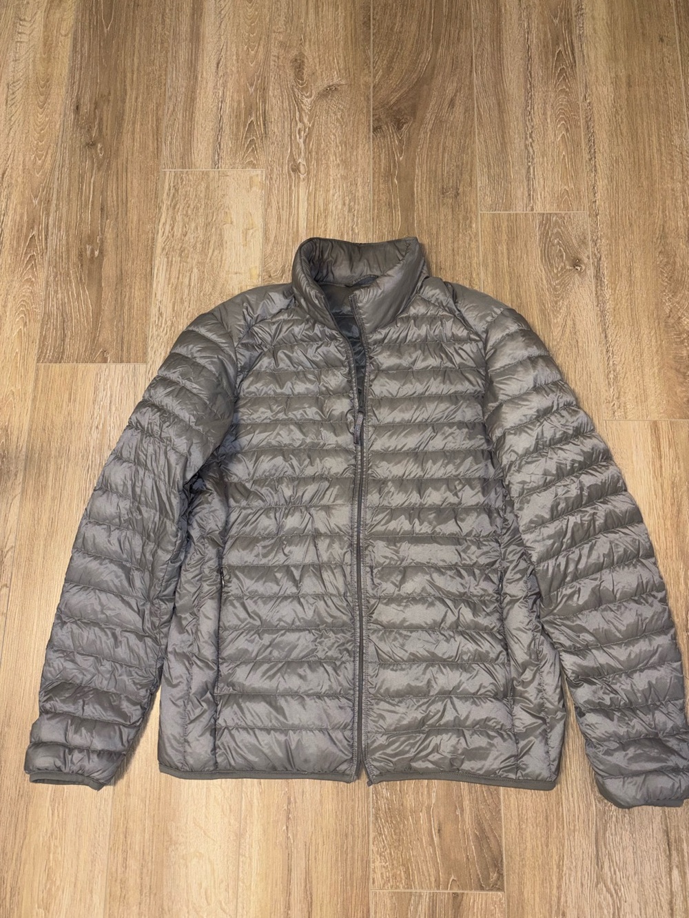 Uniqlo Men's Lightweight Puffer Jacket - Gray